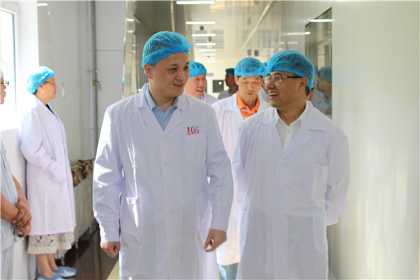 集團(tuán)領(lǐng)導(dǎo)沈波一行赴赤峰蒙欣藥業(yè)、艾克制藥調(diào)研